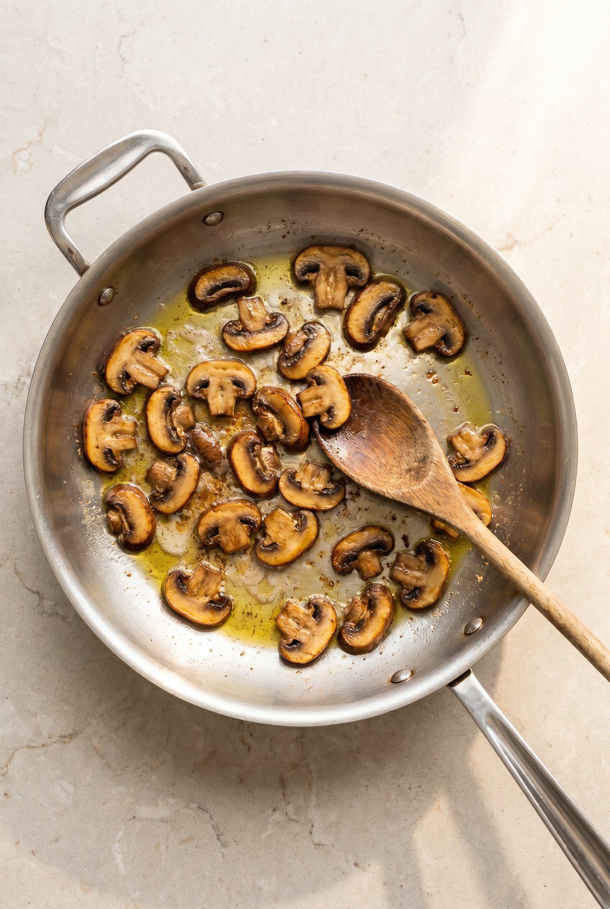 How to make Mushroom Garlic Spaghetti – step 1